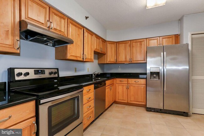 Building Photo - 1805 Crystal Dr