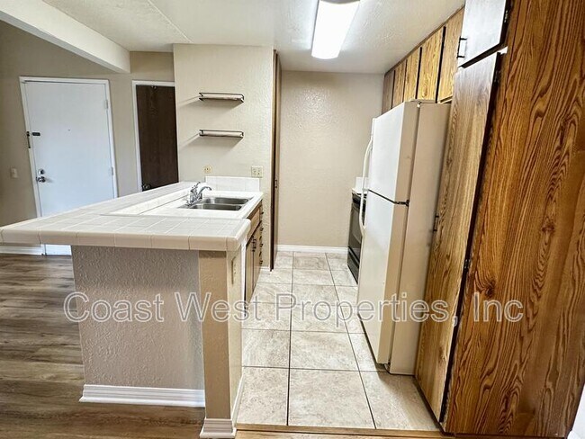 Building Photo - 9249 Village Glen Dr