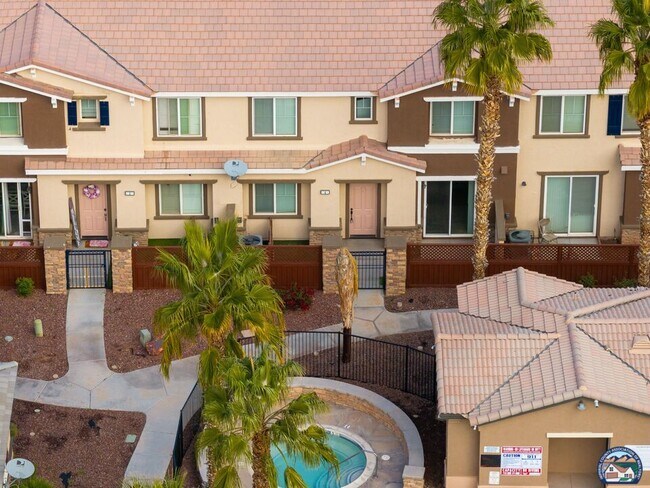 Building Photo - 315 Breezy Pl