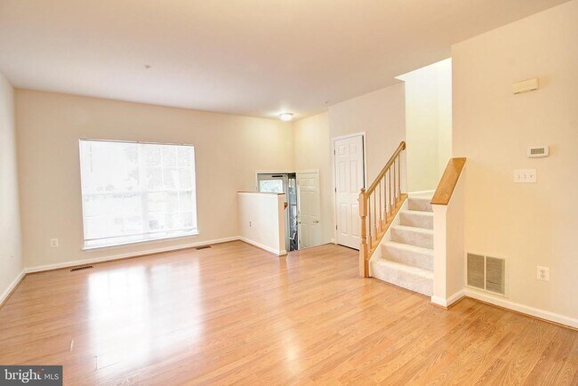 Primary Photo - 7127 Ladd Cir