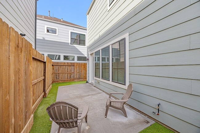 Building Photo - 2307 Langston St