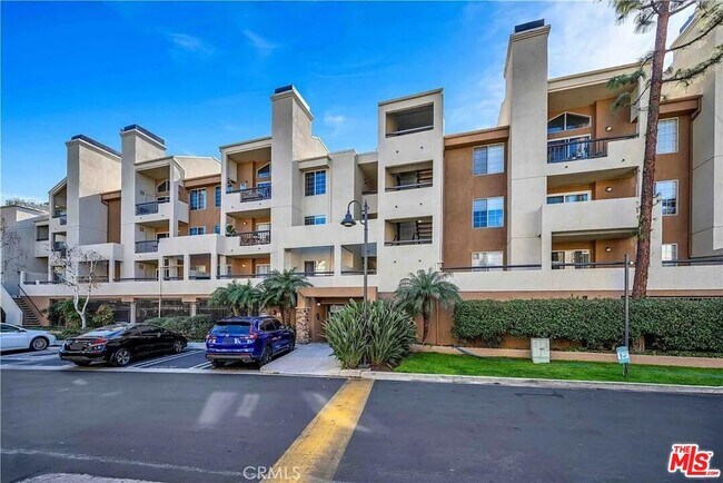 Building Photo - 5565 Canoga Ave