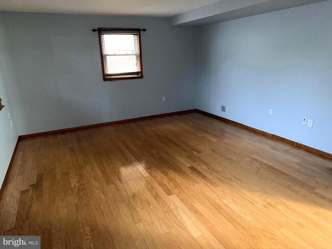 Building Photo - 5052 Lakeland Ct