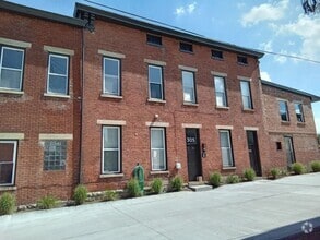 Building Photo - Newly Renovated Studio