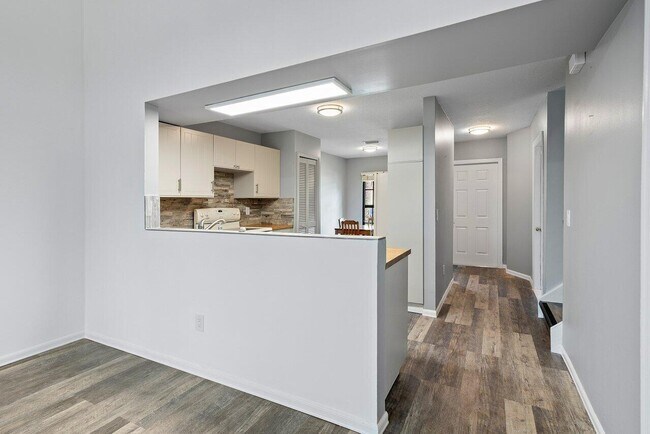 Building Photo - 10325 Hidden Springs Ct