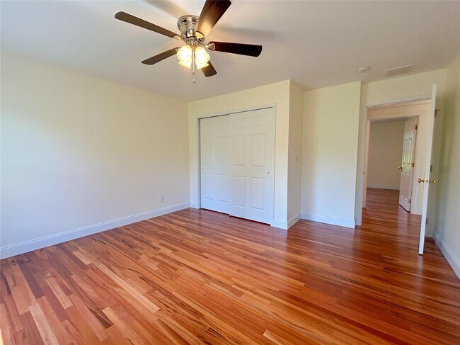 Building Photo - 101 Sunflower Cir