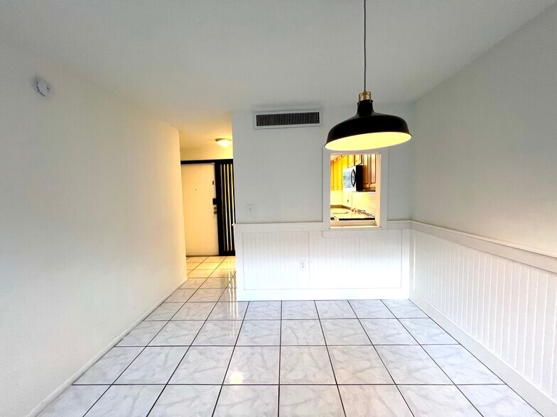 Building Photo - 709 SW 75th St