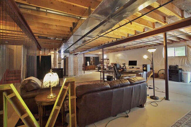 Building Photo - 43 Timbira Dr