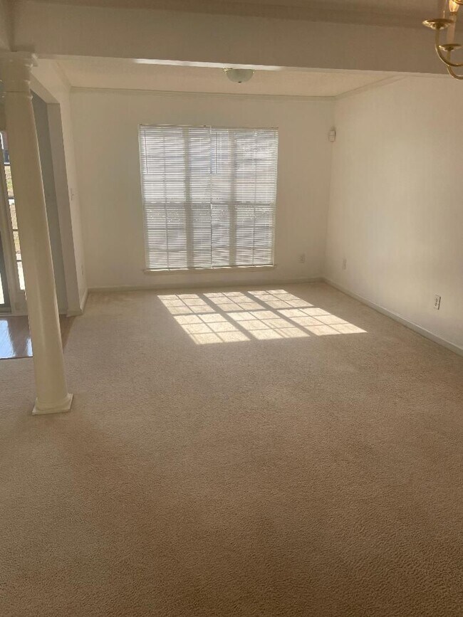 Building Photo - Spacious home in nice Evans neighborhood  ...