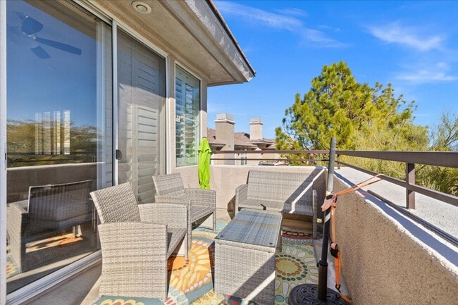 Building Photo - Modern Summerlin 2 Bedroom Condo with Garage - Fully Furnished