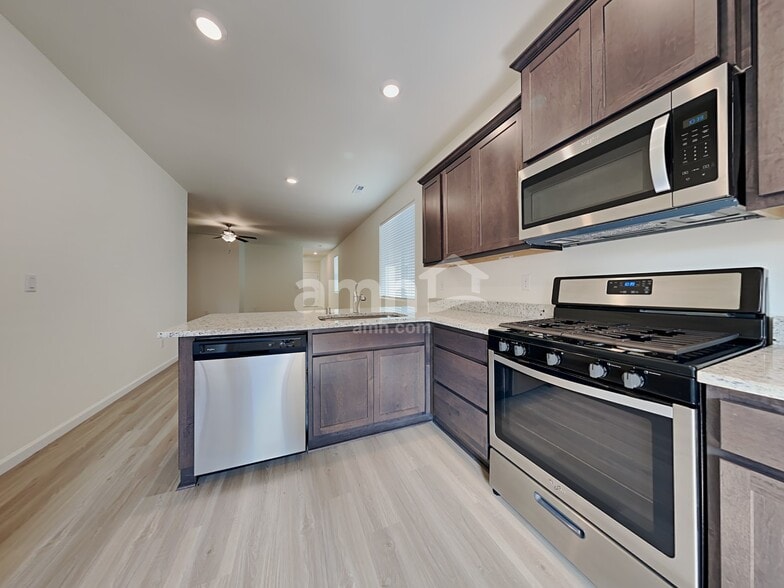 Building Photo - 1229 W 16th Ave