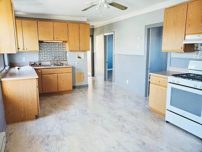 Building Photo - 193-195 Mt Hope St