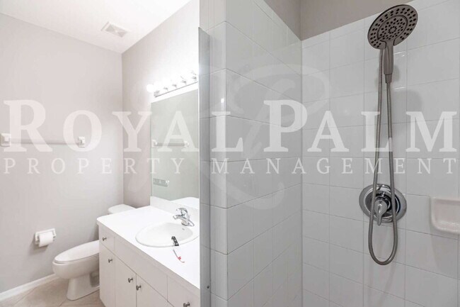 Building Photo - Swipe Right on This Estero 2-Bedroom Condo — Elevator Access + $500 Off If You Apply Before FEB 13!