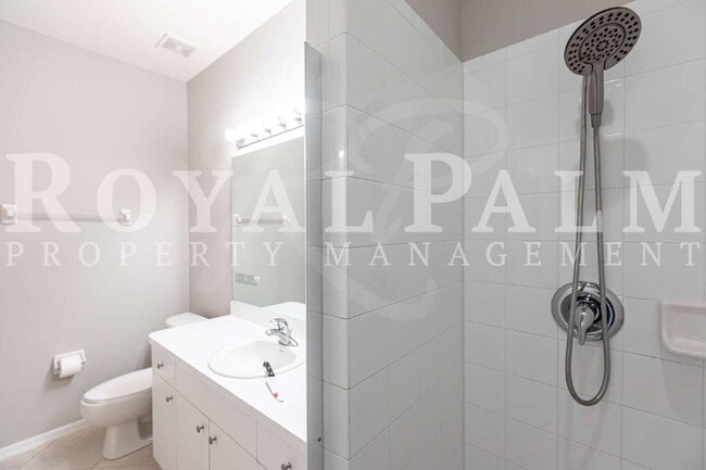 Building Photo - Swipe Right on This Estero 2-Bedroom Condo — Elevator Access + $500 Off If You Apply Before FEB 28!