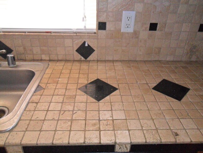 Building Photo - Beautiful Tolleson Home