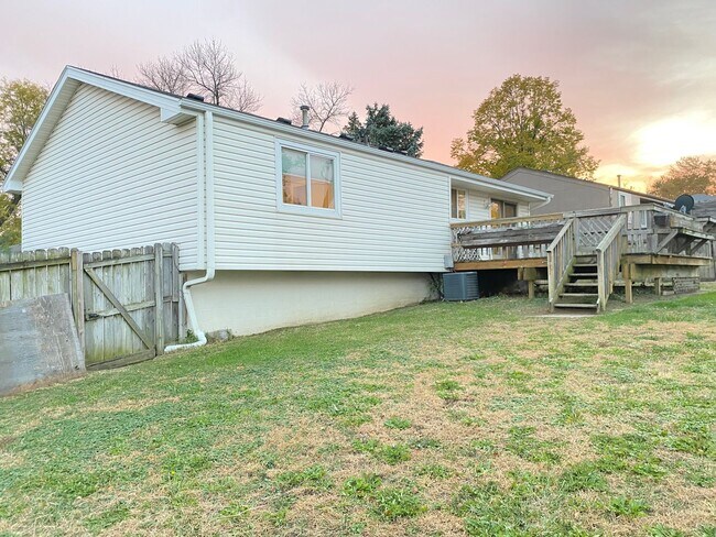 Building Photo - Millard 3 bed 2 bath $1900