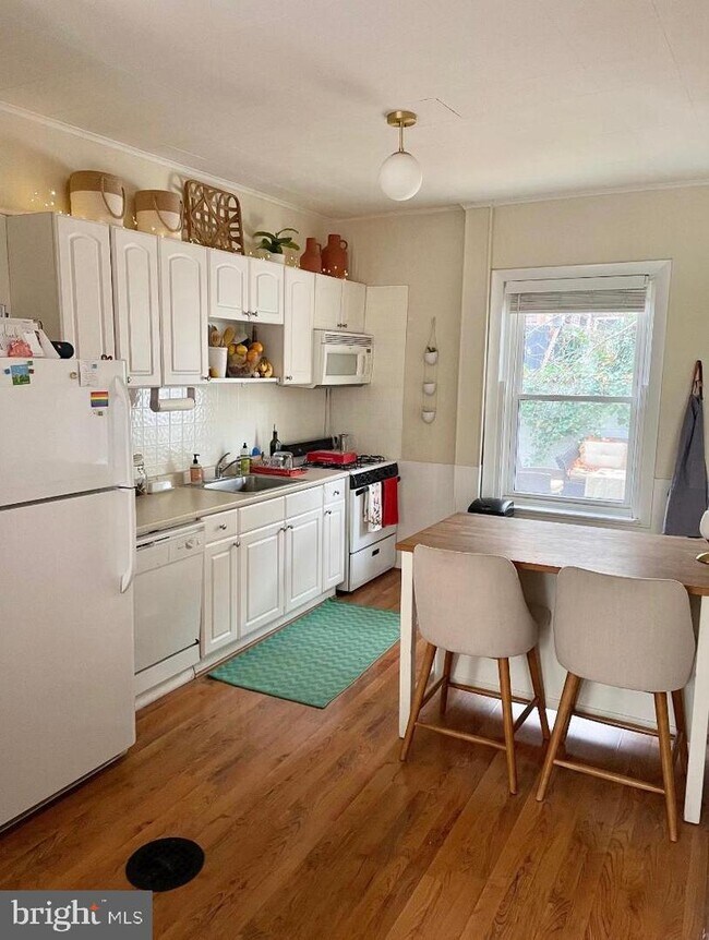 Building Photo - 861 N Taylor St