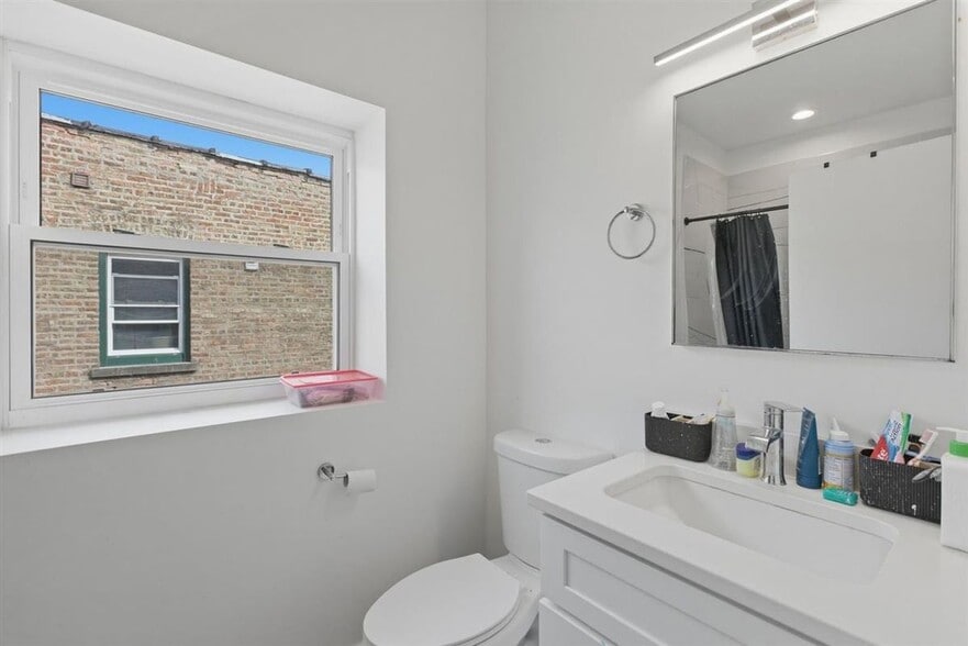 Building Photo - 4939 N St Louis Ave