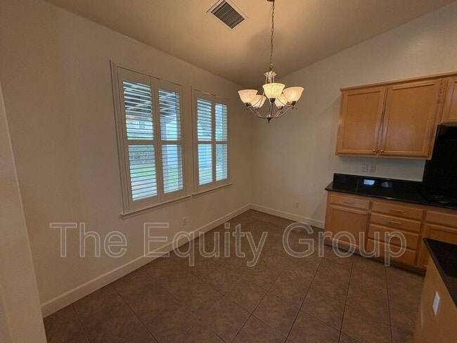 Building Photo - 144 E Reese Ave