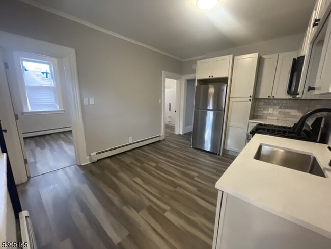 Building Photo - 84 Westervelt Pl