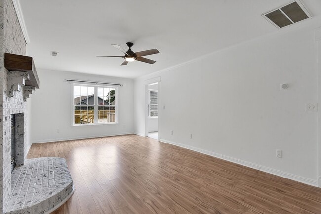 Building Photo - Gorgeous 4 bedroom, 3 1/2 bathroom home wi...
