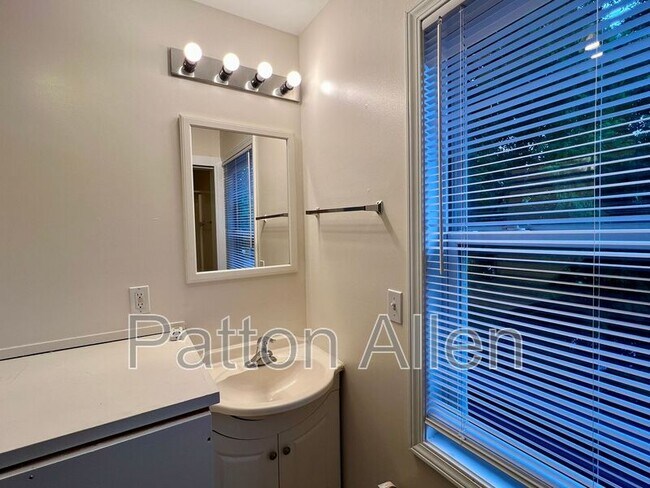 Building Photo - 157 Citadel Dr