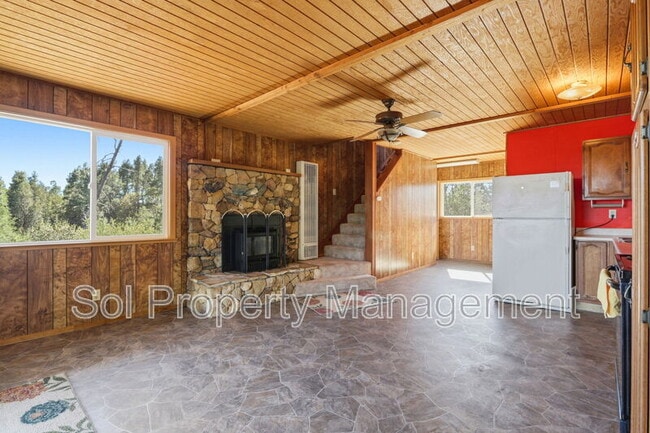 Building Photo - 1005 Summit Rd