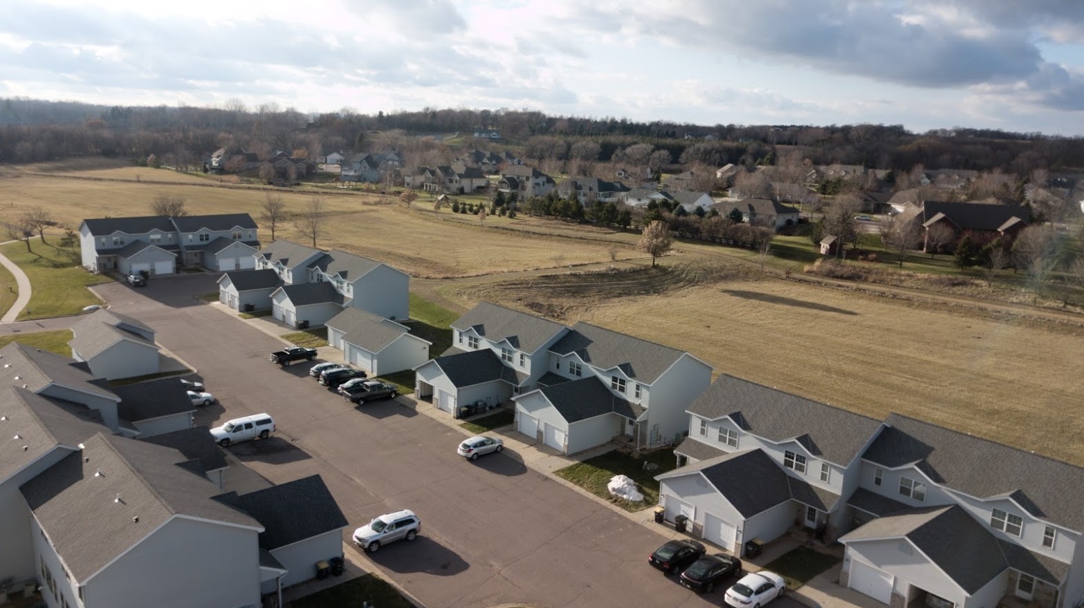 Building Photo - 1001 Alpine Way