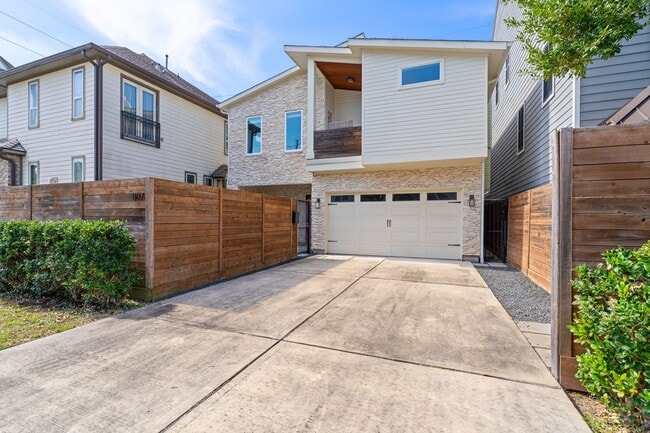 Building Photo - 807 Nicholson St