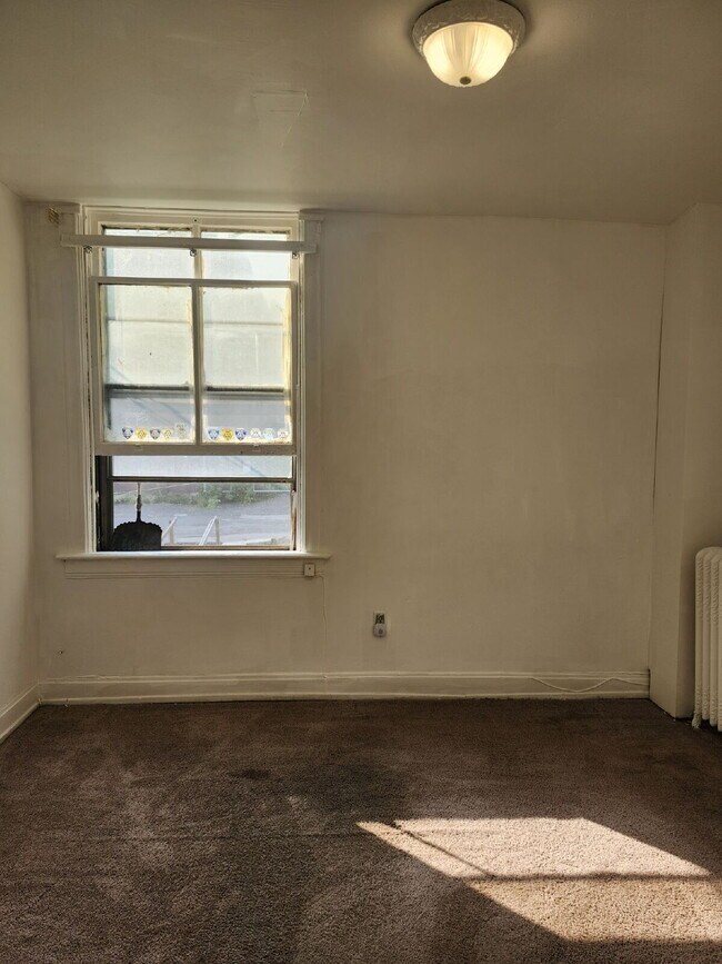 Building Photo - Charming 1-Bedroom Retreat in Duluth's Heart! *Accepts Section-8 tenants!