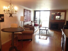 Building Photo - "Chic 1-Bedroom Urban Retreat in Vibrant San Diego Locale!"