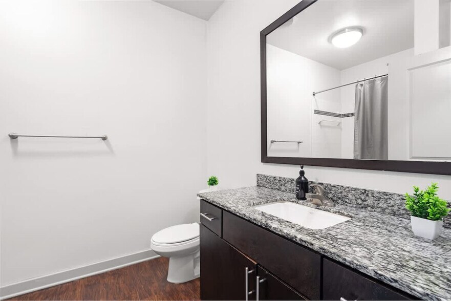 Building Photo - 205 S Kings Dr