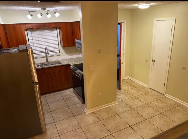 Building Photo - 3957 S Ventura Ave