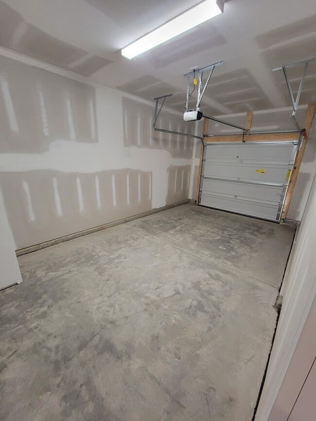 Building Photo - Huntersville Townhouse located in Rosedale!