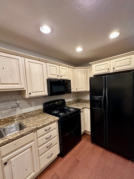 Kitchen - granite, clean full-size appliances - 73 F St E