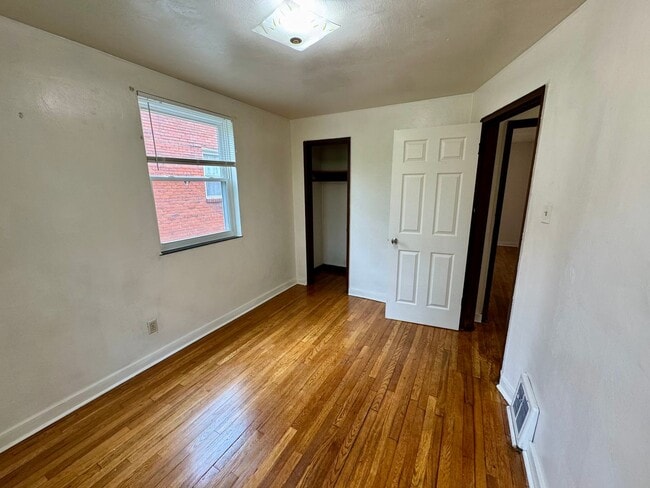 Building Photo - Charming 4 Bed 1.5 Bath house with BRAND NEW KITCHEN!!!