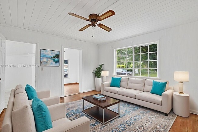 Building Photo - 321 NE 169th St