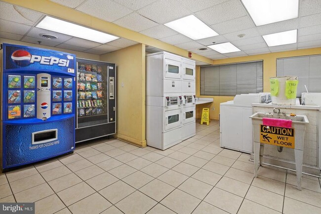 Building Photo - 2101 Chestnut St