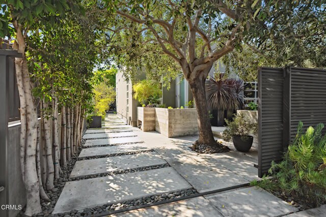 Building Photo - 329 Westbourne Dr