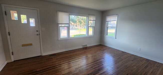 Building Photo - 1209 Parkway Dr