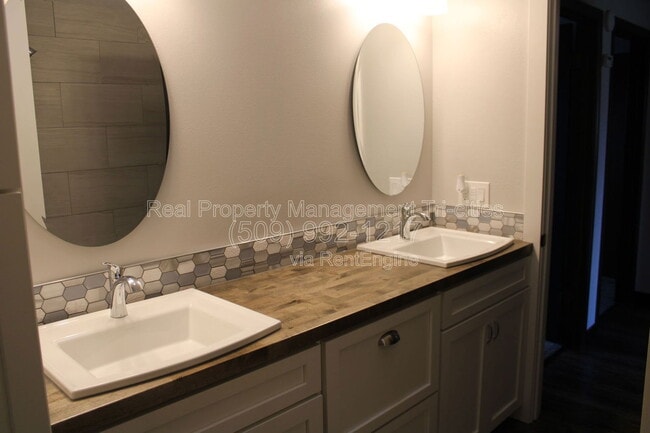 Building Photo - 444 Greenbrook Pl