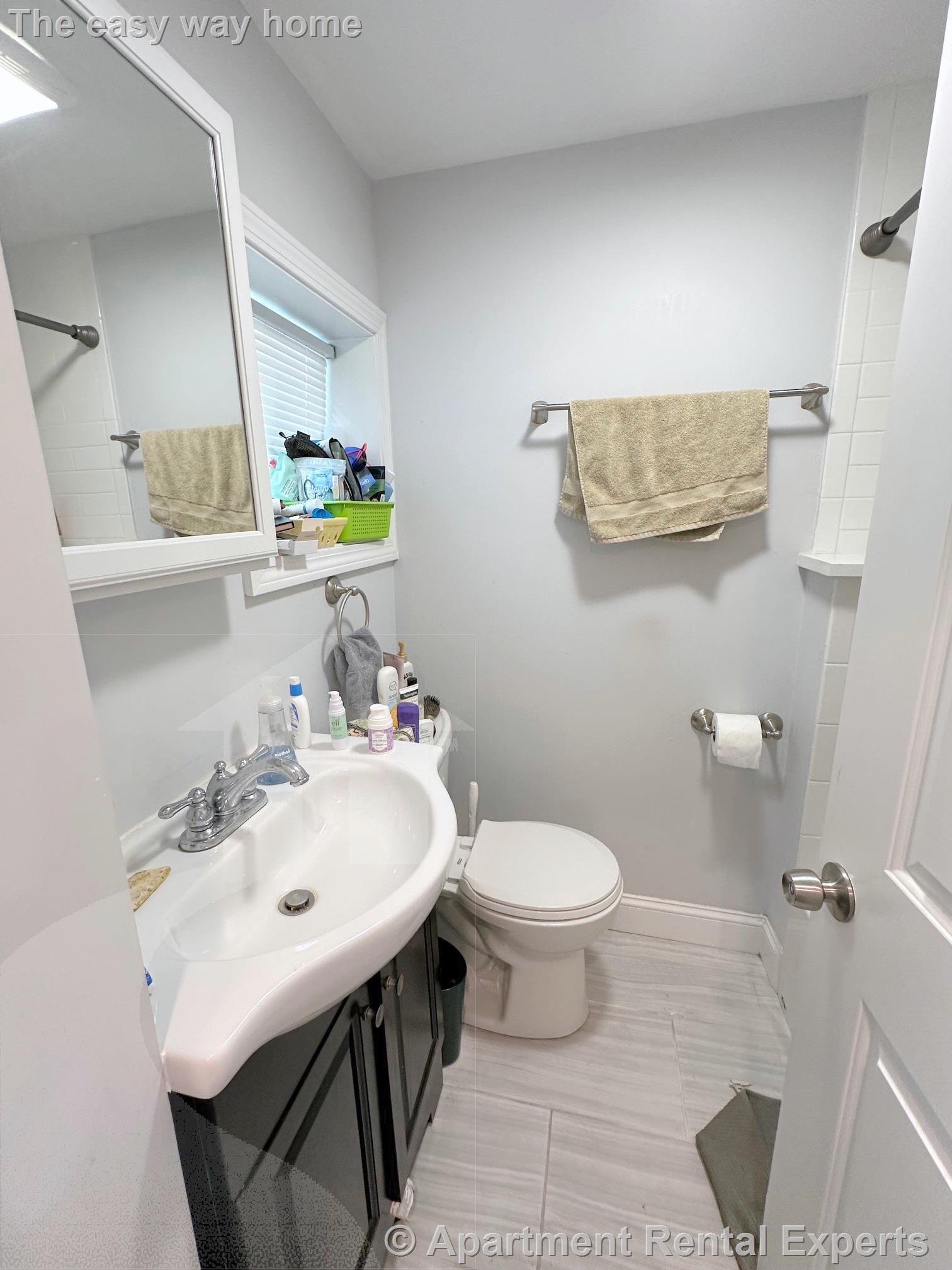 Building Photo - 164 Charles St