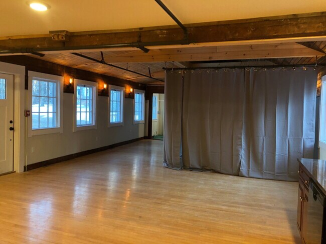 Building Photo - 13 Tavern Wy