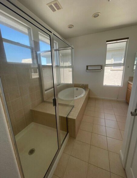 Building Photo - 672 Via Rialto