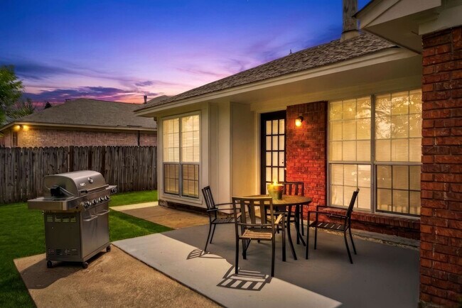 Building Photo - 2420 Haddington Rd