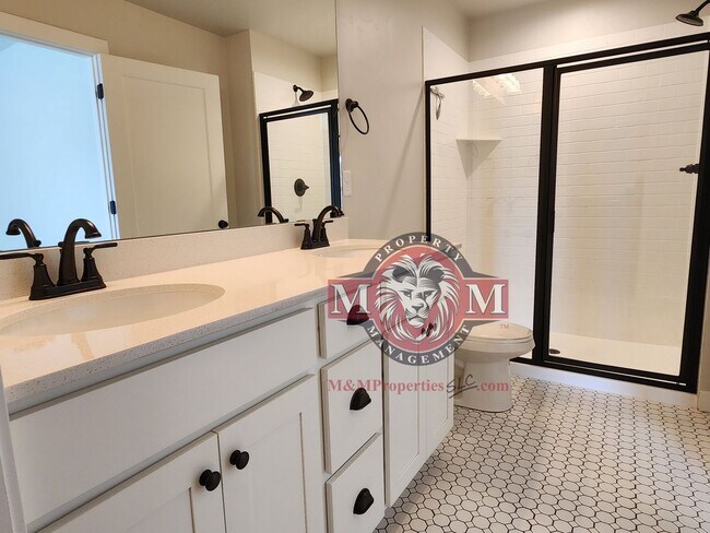 Building Photo - Great 3 Bd 2 Ba Townhome 2 Car Garage