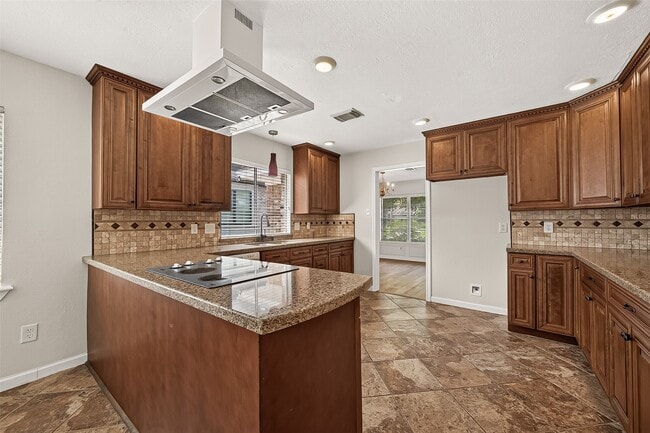 Building Photo - 12411 Pinerock Ln