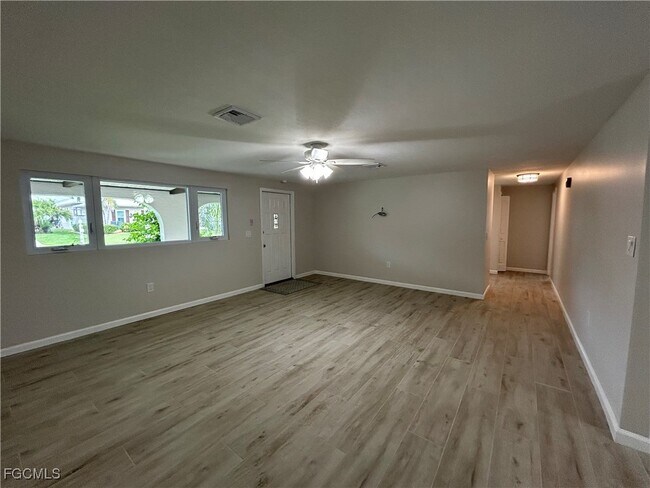 Building Photo - 6128 Cocos Dr