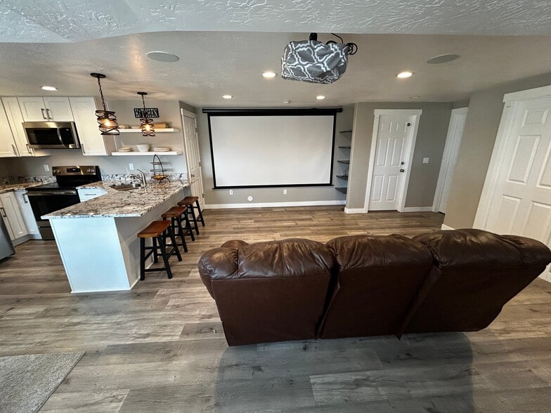 Building Photo - 15248 S Revolutionary Way
