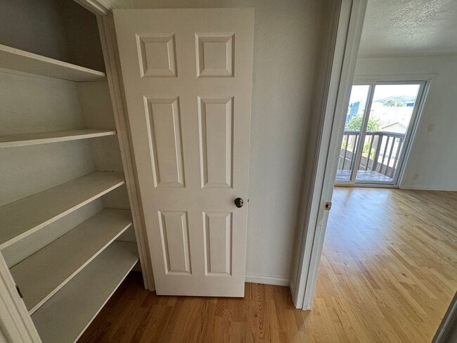 Building Photo - Bright 2BR/2BA Condo in Prime Richmond Dis...